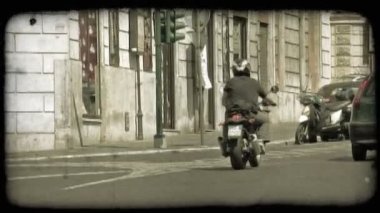 İtalya trafikte bir kadeh. Vintage stilize video klip.