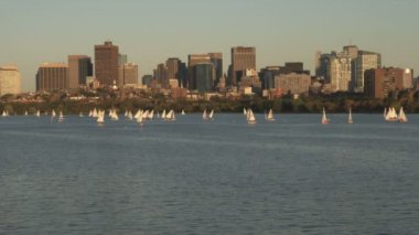 Çok günbatımında Charles Nehri bir Boston vurdu