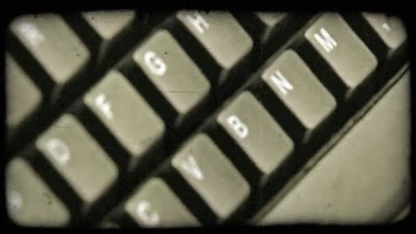 Imagine Verticală Unei Tastaturi Computerizate Care Deplasează Din Partea Stângă — Videoclip de stoc