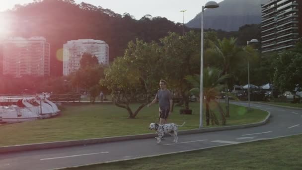 Rio Janeiro Junho 2013 Imagem Cara Andando Dálmata Longo Uma — Vídeo de Stock