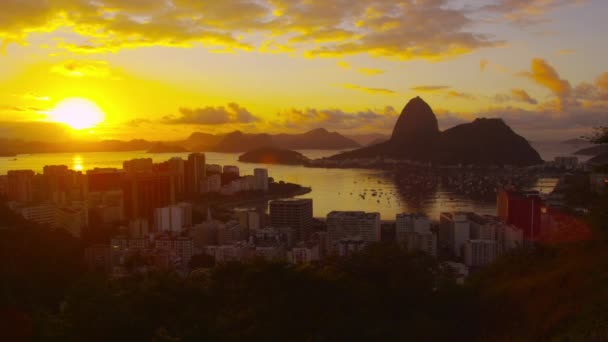 Objektivblitz Und Große Untergehende Sonne Kamerafahrt Über Atlantik Und Botafogo — Stockvideo