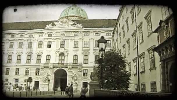 Pan Left Shot Courtyard Vienna Building Vintage Stylized Video Clip — Stock Video