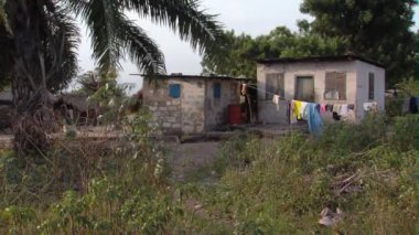 Geniş orman Afrika ev çekim.