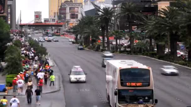Timelapse Del Concurrido Strip Las Vegas Lleno Turistas Maniobrando Acera — Vídeos de Stock