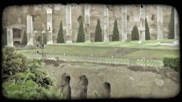 Aufnahme Eines Italienischen Parks Mit Großen Betonpfählen Hintergrund Vintage Stilisierter — Stockvideo