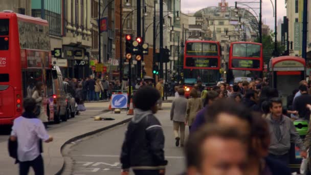 2011年10月8日 伦敦北苏霍市繁忙的牛津街 人流和交通一片静静 — 图库视频影像