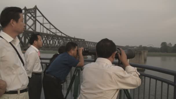 Dandong China Oktober 2012 Een Schot Van Mannen Die Bekeken — Stockvideo