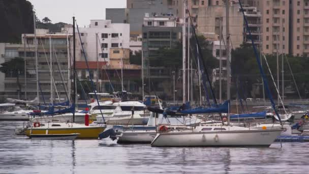 Čluny Kotvíné Přístavišti Rio Janeiru Brazílii — Stock video