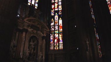 Geniş Kilisesi vurdu ve cam tavan, Milano, İtalya kadar tilt ile leke.