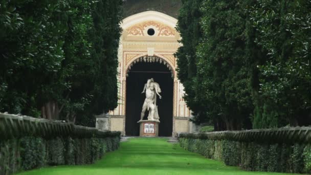 이탈리아 정원에서 동상의 — 비디오