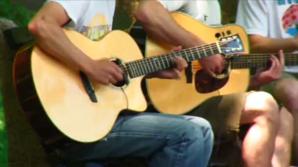 Close Duas Guitarras Baterista Sendo Tocado Central Park Nova York — Vídeo de Stock