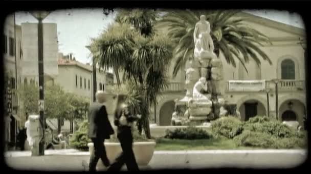 Lidé Chodí Přes Náměstí Itálii Vintage Stylizované Videoklip — Stock video