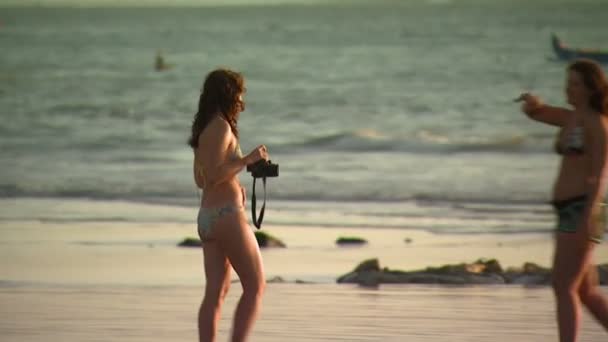 Bali Indonesia Circa 2013 Medium Wide Shot Two Women Beach — Stock Video