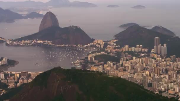 ブラジルの風景 海洋の航空写真 リオデジャネイロ クリップは 湾と海のボートだけでなく 地域の詳細なコントラストをキャプチャします — ストック動画