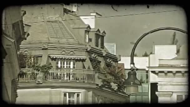 Tilt Shot Walkway Filled People Vienna Vintage Stylized Video Clip — Stock Video