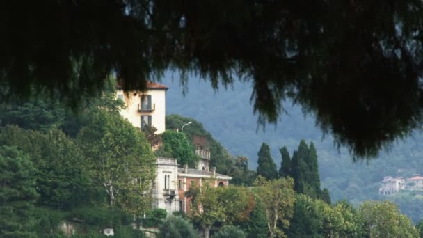 Bir Binanın Lake Como Talya Boyunca Aşağı Doğru Atış Eğimli — Stok video