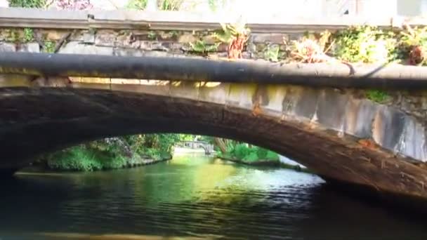 Skott Kommer Bro Vid Kanal Brugge Belgien — Stockvideo