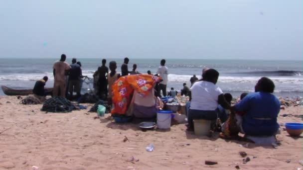 Africa Kenya Circa August 2010 Wide Shot People Beach — Stock Video