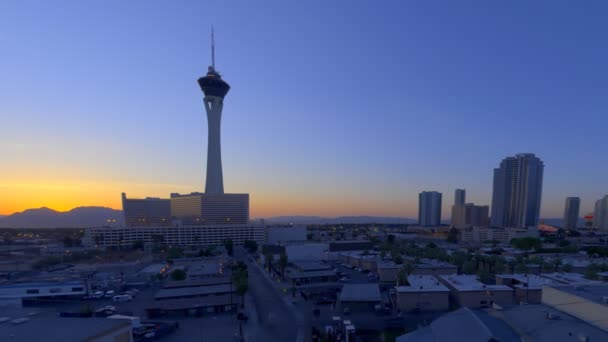 Ускорительное Видео Стратосферной Башни Лас Вегасе Рассвете Камеры Всему Городскому — стоковое видео