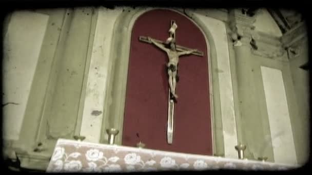 Bir Talyan Katedrali Duvarında Asılı Haç Heykeli Bir Kadeh Vintage — Stok video