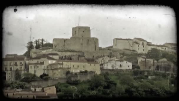 イタリアの町の遠くのショット ビンテージの様式化されたビデオ クリップ — ストック動画