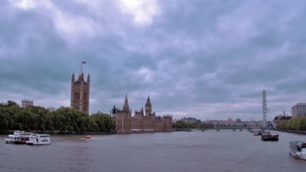 Pałacu Westminsterskiego Całej Rzeki Tamizy Londynie Anglia — Wideo stockowe