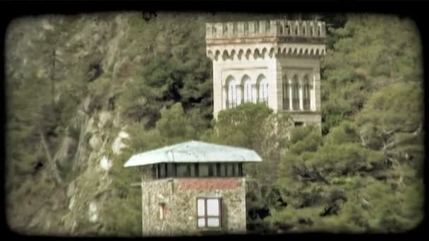 Eine Aufnahme Von Zwei Türmen Einer Italienischen Strandstadt Vintage Stilisierter — Stockvideo