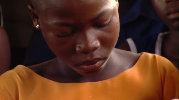 Afrika Kenia August 2010 Nahaufnahme Von Kindern Klassenzimmer — Stockvideo