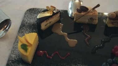 Süslü hazır gıda ile bir tabak hafif pan