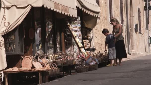 Uma Foto Pessoas Fazendo Compras Uma Toscana Village — Vídeo de Stock