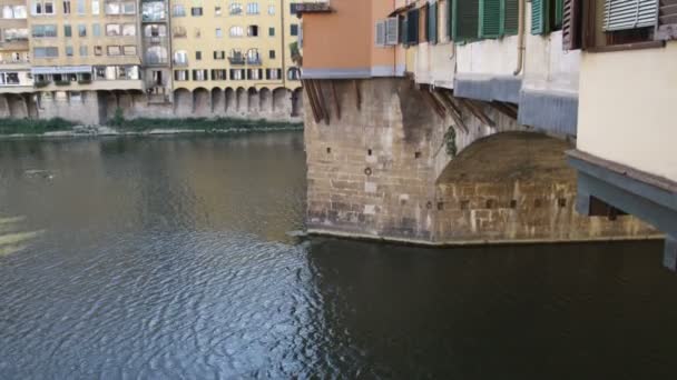 Inclinazione Dall Acqua Ponte Con Case Italia — Video Stock