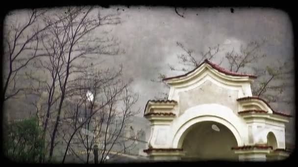 イタリアで暴風雨の構造のような小さな建物のショット ビンテージの様式化されたビデオ クリップ — ストック動画