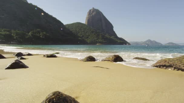 Követés Lassított Lövés Praia Vermelja Red Beach Rio Hullámok Összeomlik — Stock videók