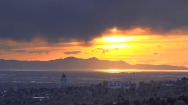 Posouvání Time Lapse Záběr Západem Slunce Přes Utah Hory Odlesk — Stock video