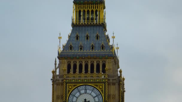 Uçtan Başlayarak Kamera Londra Daki Big Ben Saat Kulesinde Yavaş — Stok video