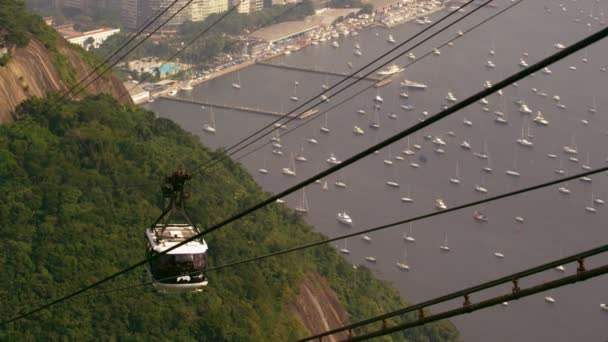 拍摄的缆车上山在里约热内卢 — 图库视频影像