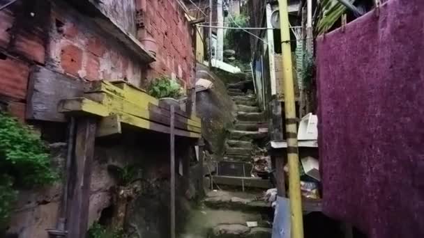 Śledzenie Strzał Zatłoczone Szanty Wzdłuż Schodów Faveli Rio Janeiro Brazylia — Wideo stockowe