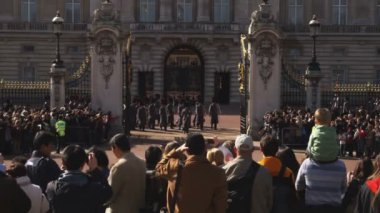 Yaklaşık Ekim, 2011 - Londra, İngiltere: Buckingham Sarayı Londra muhafiz değiştirmek orta geniş vurdu