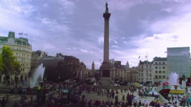 Ekim 2011 yaklaşık - Londra, İngiltere: Londra'da Trafalgar Meydanı sabit bir atış. Bu binalar, Lord Nelson'ın anıt, çeşmeler özelliği geniş bir panorama. Ekim, 2011 filme.