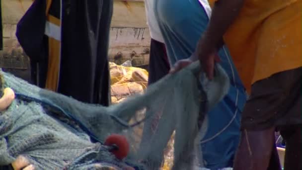 Close Tiro Pessoas Com Rede Pesca África — Vídeo de Stock