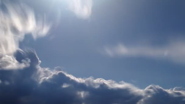 Caducidad Tiempo Destello Lente Nubes Oscuras Cielo Iluminadas Por Detrás — Vídeos de Stock