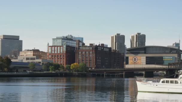 Mnohem Střílel Bostonu Přes Charles River Při Západu Slunce — Stock video