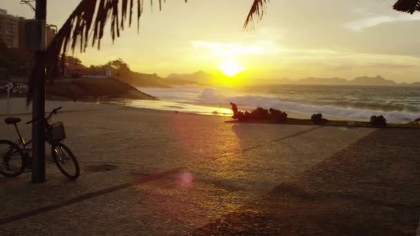 Kamera Pomalu Pohybuje Celé Oblasti Pláži Ipanema Rio Janeiru Pozadí — Stock video