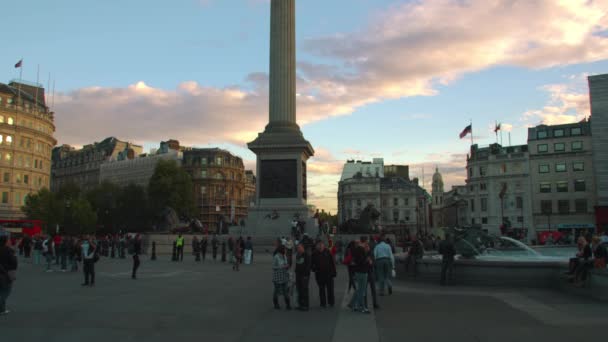 Londres Octubre 2011 Disparo Personas Trafalgar Square Londres Con Hermoso — Vídeos de Stock