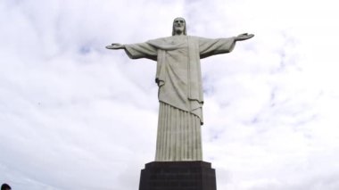 Rio de Janeiro'nun anıtsal heykel, İsa'nın kurtarıcı Corcovado dağ üstüne.