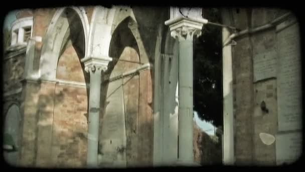 Uno Scatto Dell Ingresso Dei Pilastri Edificio Cimitero Italiano Clip — Video Stock