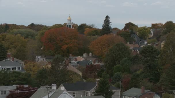 Panning Shot New England Town Marblehead Massachusetts Las Coloridas Copas — Vídeos de Stock