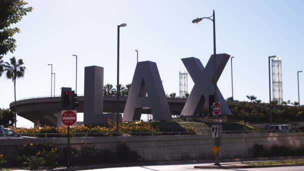 Daleki Strzał Lotniska Los Angeles Lax Znak Poza Lotnisko — Wideo stockowe