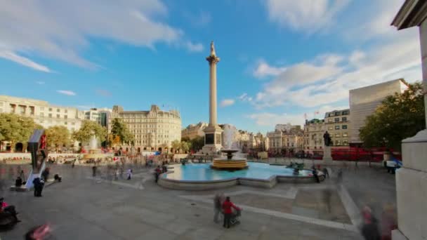 Time Lapse Trafalgar Square Londres Gente Camina Alrededor Las Fuentes — Vídeos de Stock