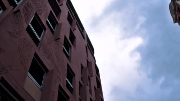 英国伦敦 2011 低角度旅行蓝色的天空 在伦敦 英国的建筑观 — 图库视频影像